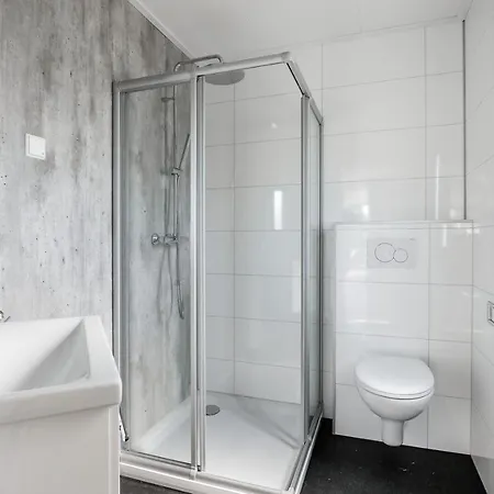 6 Pers, Geen Tv, 3 Slaapkamers *